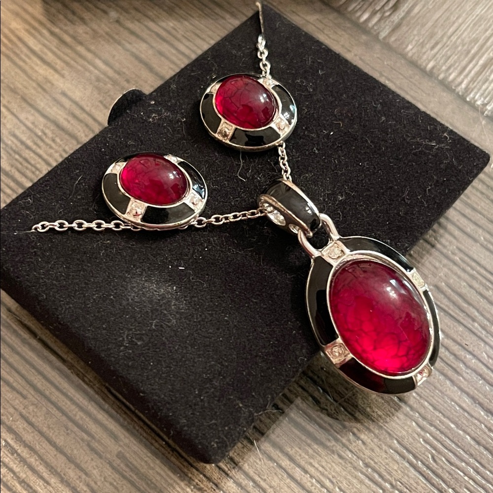 2012 Avon East End Gift Set - Red Necklace & Earrings - Picture 4 of 16